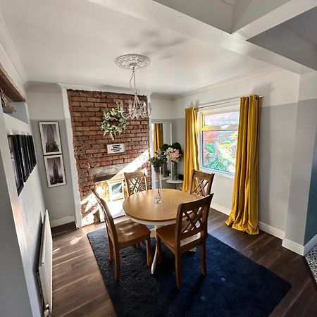 Cosy Two Bed Terraced House 7Min Drive From City Белфаст Экстерьер фото