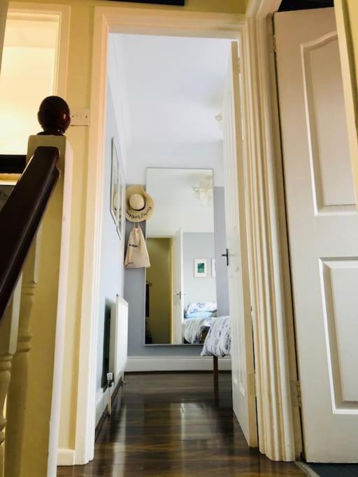 Cosy Two Bed Terraced House 7Min Drive From City Белфаст Экстерьер фото